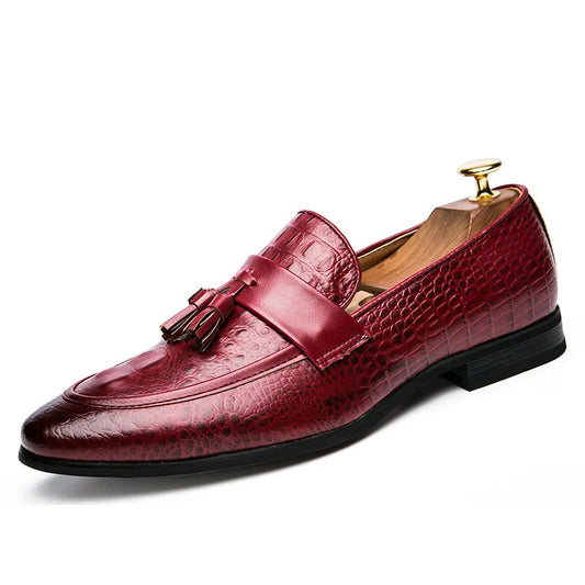 New Pointed-toe Crocodile-patterned Men's Leather Shoes Available for Drop Shipping.