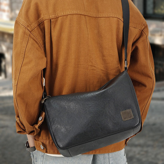 First-Layer Cowhide Men's Crossbody Bag, High-End Genuine Leather Men's Bag, Large-Capacity Commuter Motorcycle Bag, Exclusively for Cross-Border Sales
