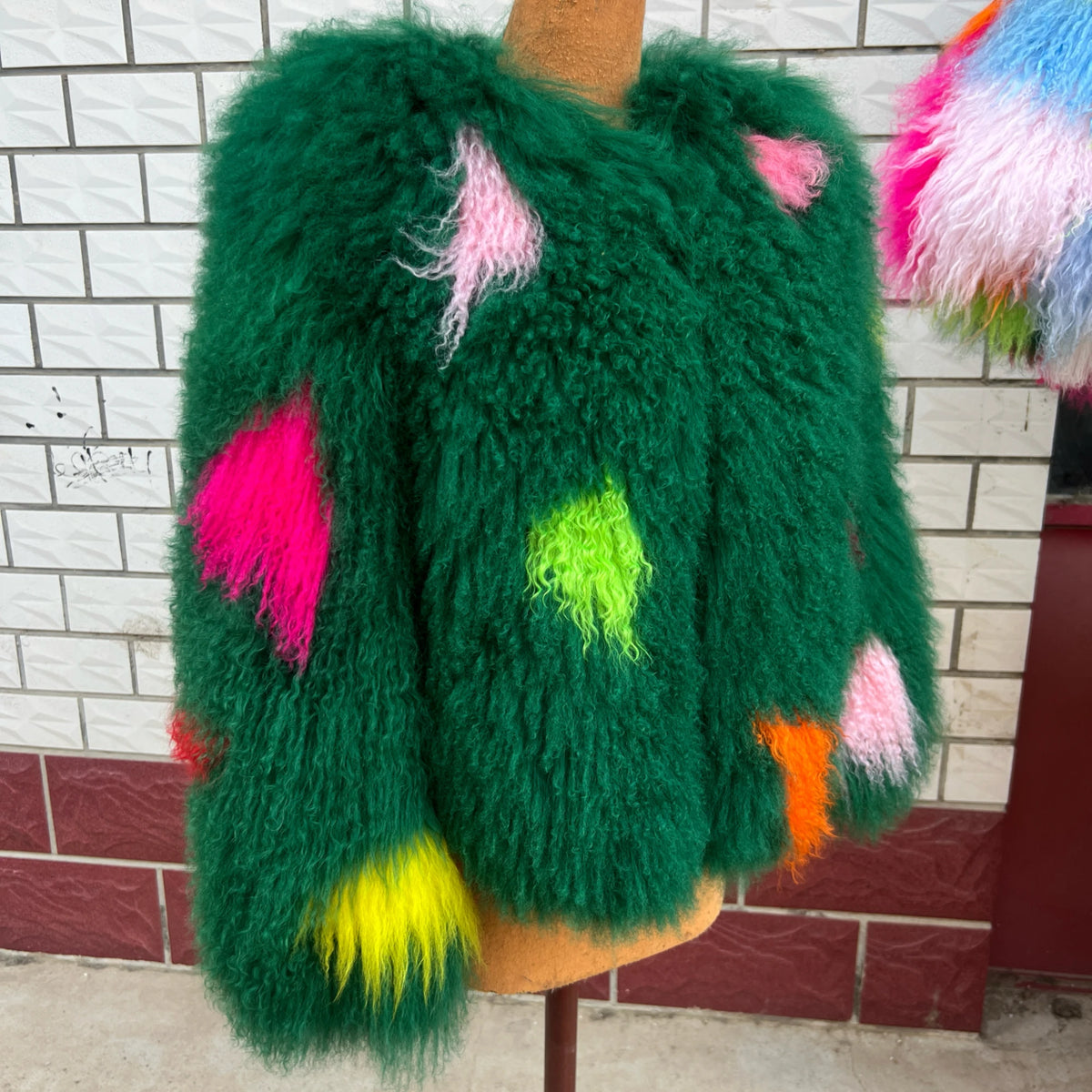 Aulande Mongolian Sheepskin Jacket Fashion Show Style Winter Outdoor Fur Coat New Arrival Genuine Leather Coat